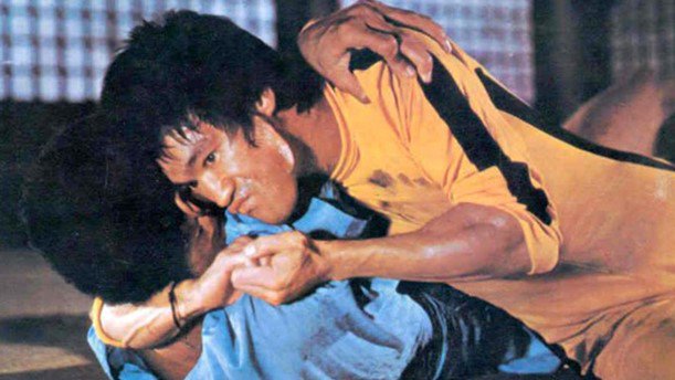 Bruce Lee's chokehold is an extremely impressive highlight of the movie "Game Of Death". Photo: Internet.