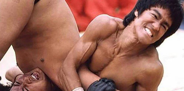 The arm lock demonstrates Bruce Lee's pioneering work in applying a variety of martial arts techniques. Photo: Collected.