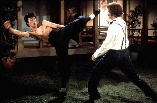 The flying kick became an icon in Bruce Lee's film career. Photo: Internet.