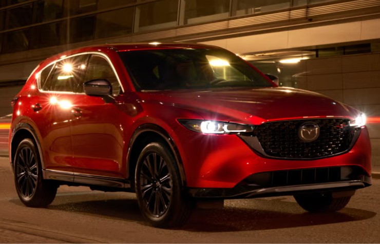 4. 2025 Mazda CX-5 nổi bật với diện mạo hấp dẫn, nội thất sáng trọng và hệ thống lái thể thao. Mẫu SUV này có tùy chọn phiên bản động cơ tăng áp đạt công suất tối đa 256 mã lực.