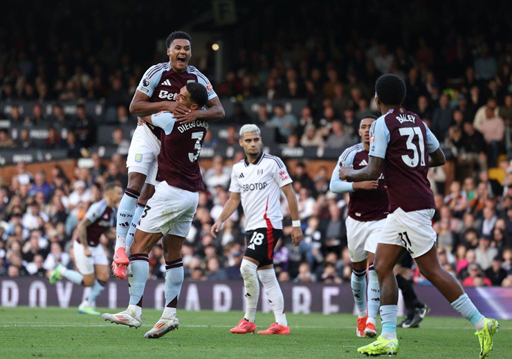 Aston Villa ngược dòng đánh bại Fulham