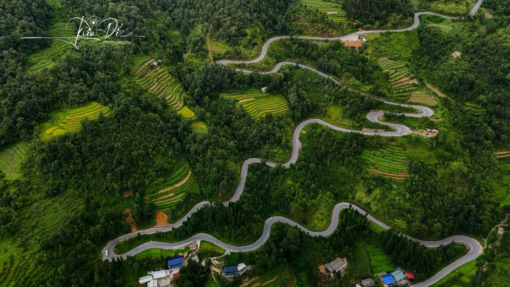 Dốc Chín Khoanh nhìn từ trên cao