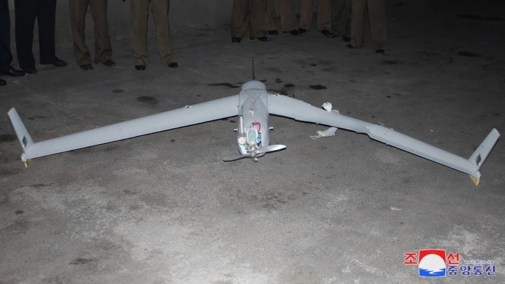 Triều Tiên thu giữ được UAV nghi của Hàn Quốc dùng để rải truyền đơn. Ảnh: KCNA/AFP