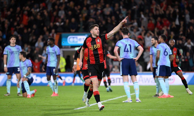 Bournemouth đánh bại Arsenal gây sốc