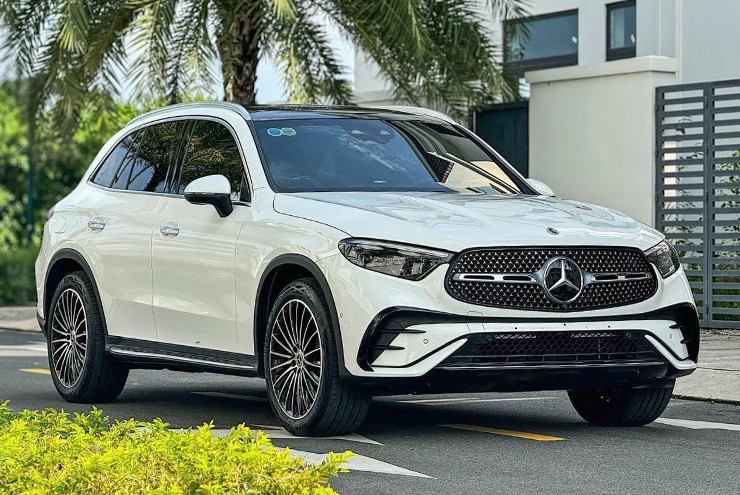 Huyền Lizzie tậu xe Mercedes-Benz GLC tiền tỷ - 7