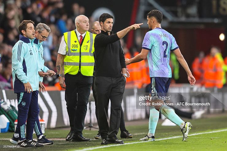 William Saliba nhận thẻ đỏ sau pha phạm lỗi với&nbsp;Evanilson của&nbsp;Bournemouth