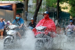 Mưa lớn và dông diện rộng, nguy cơ ngập lụt, lũ quét, sạt lở đất tại nhiều tỉnh thành