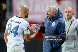 Fenerbahce chán nản & tuyệt vọng trước ngày đấu MU, Mourinho bị chỉ trích