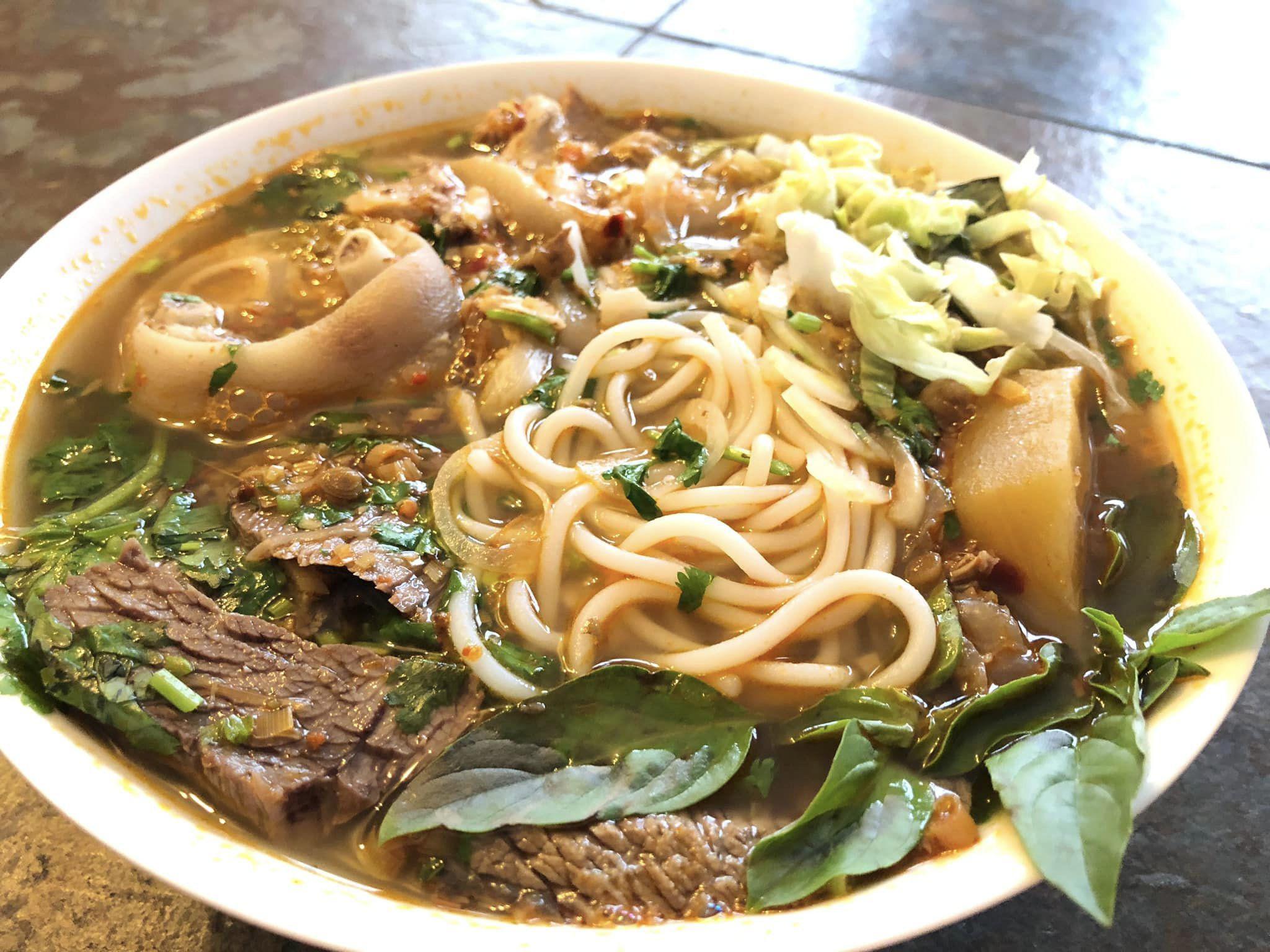 Bún bò giò heo