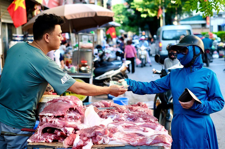 Nhiều người cho rằng, chị Ngà quá tiết kiệm và việc để ra được mỗi tháng 1 chỉ vàng kèm 3-5 triệu đồng là không thể. (Ảnh minh hoạ).