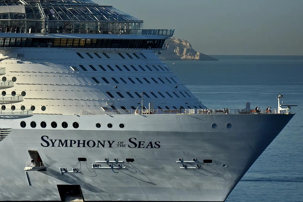 Du thuyền Symphony of the Seas của hãng du thuyền Mỹ Royal Caribbean International. Ảnh: GETTY IMAGES