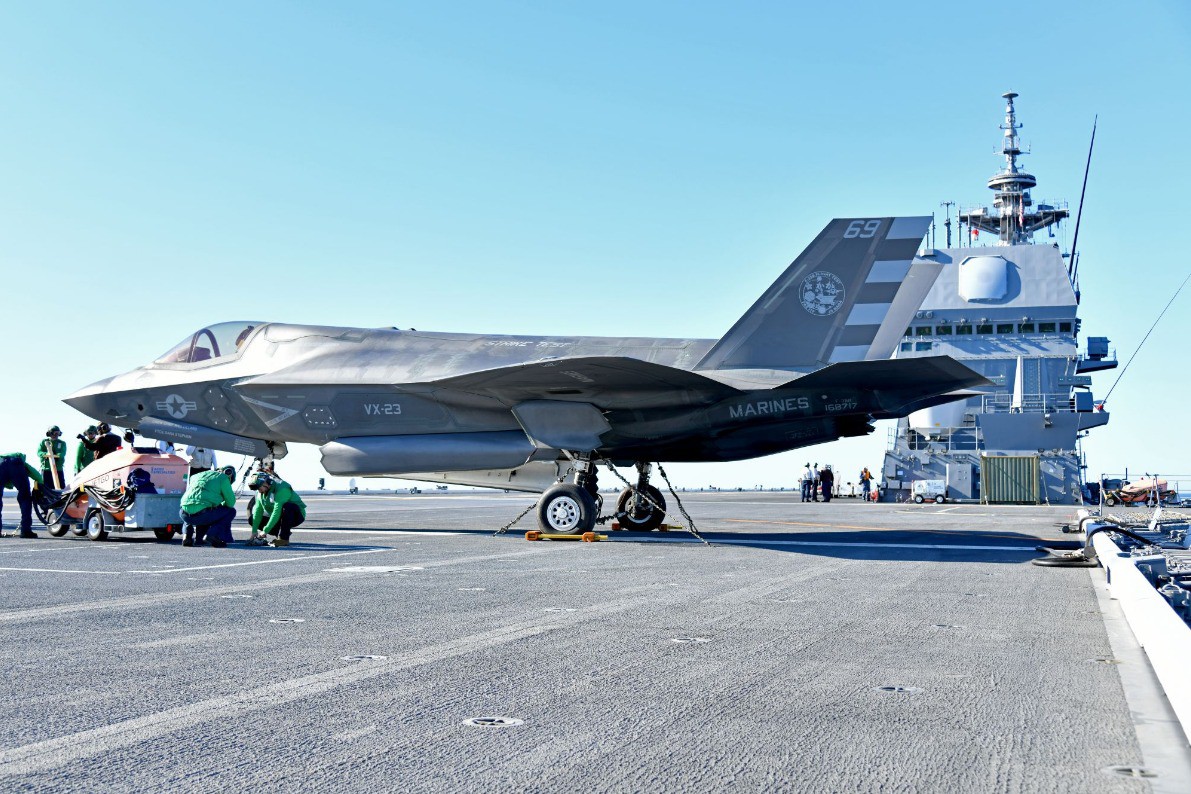 Tiêm kích tàng hình F-35B thực hiện cuộc hạ cánh “lịch sử” trên chiến hạm - 2