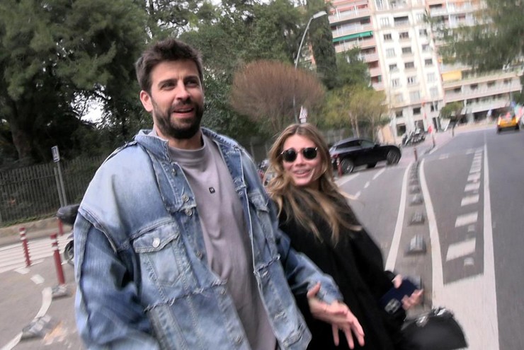 Cựu sao Barca Pique quấn quýt với mỹ nhân kém 12 tuổi, tố Shakira nói dối - 6