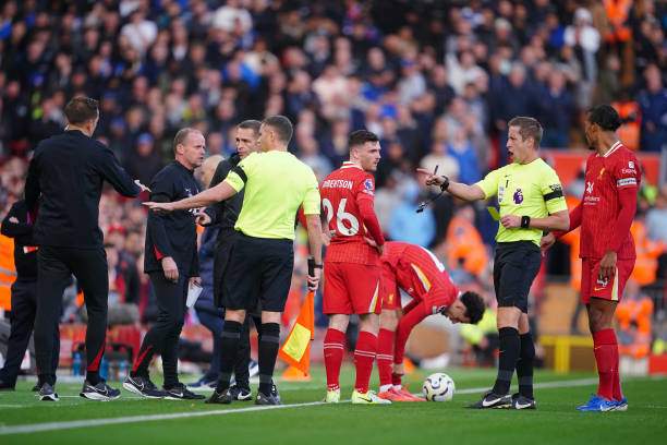 Liverpool dẫn đầu bảng nhưng Carragher cho rằng vẫn cần bổ sung cầu thủ trong tháng 1