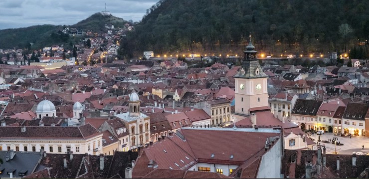 Chiêm ngưỡng Brasov - một trong những thành phố đẹp nhất và nổi tiếng nhất tại Romania, nằm ở trung tâm của vùng Transylvania huyền bí. Ảnh: Matthieu Paley.