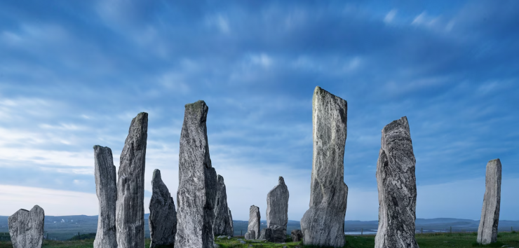 Khám phá quần đảo cổ đại dọc theo Hebridean Way, với các di tích thời đồ đá mới như Calanais Standing Stones 5.000 năm tuổi tại Scotland. Ảnh: Jim Richardson.