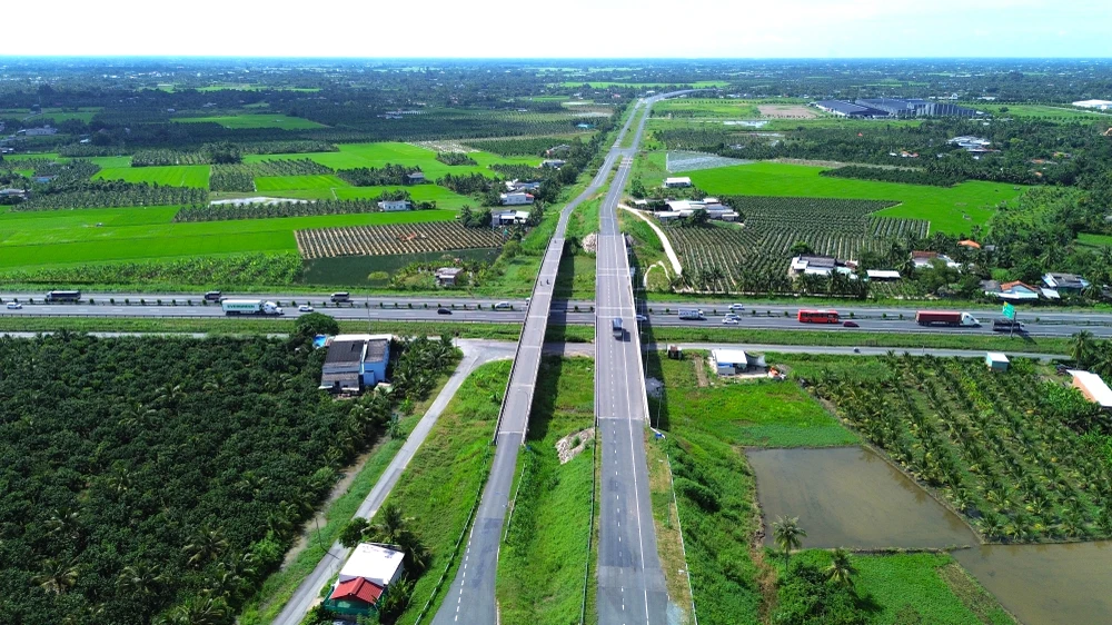 Lỗi hiển thị đèn giao thông tại Long An: Thời gian đếm ngược lên tới 400 giây khiến người dân hoang mang