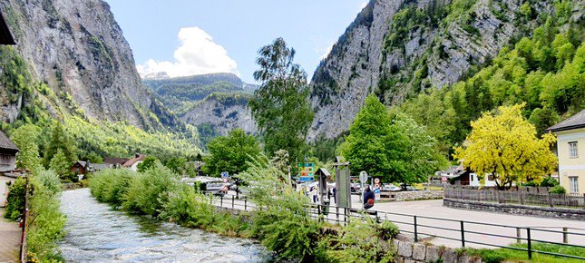 Dòng suối ở Hallstatt róc rách ngày đêm