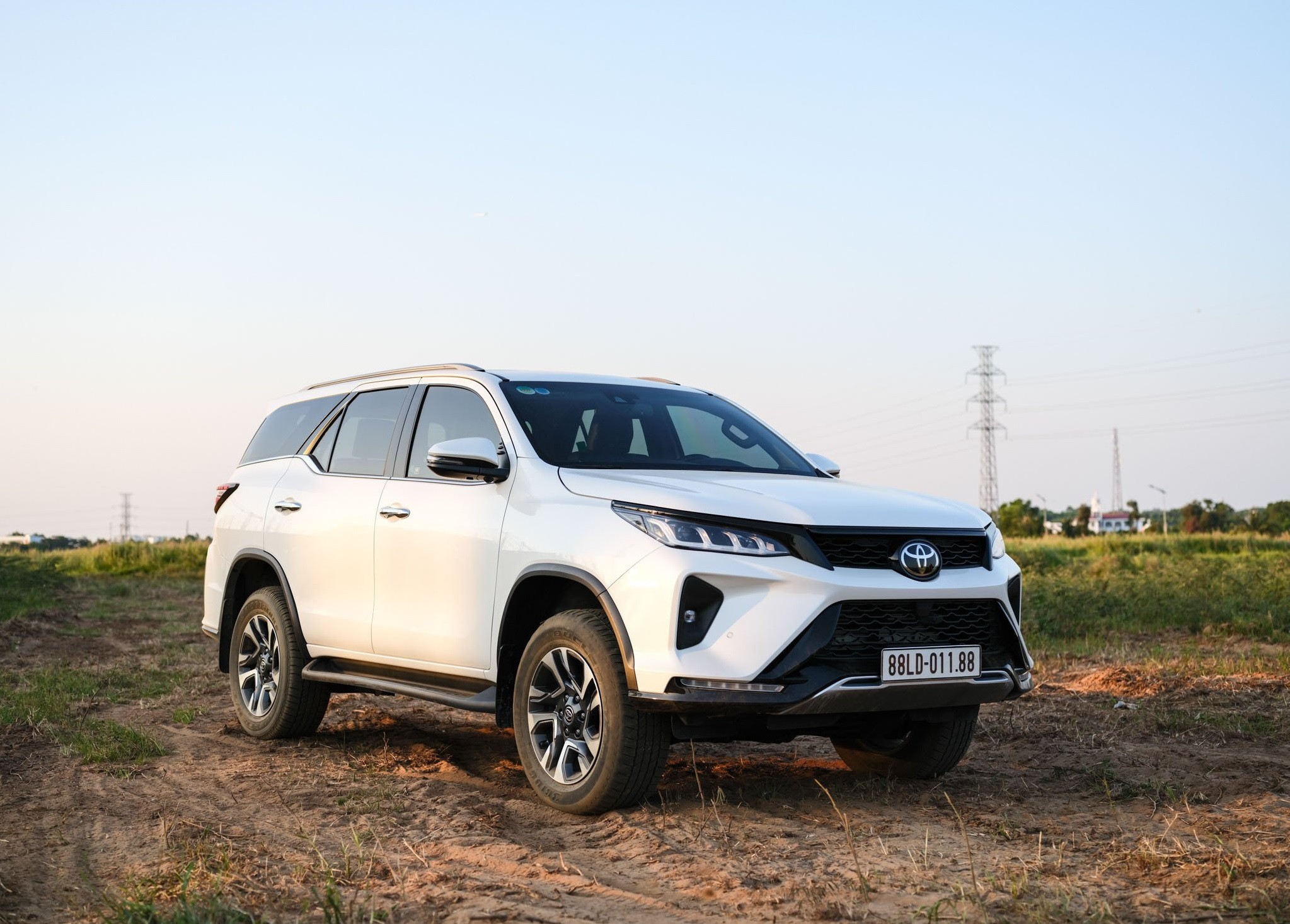 Toyota Fortuner mang kiểu dáng cơ bắp và năng động.