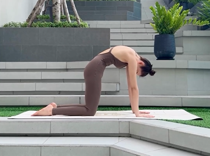 Ba động tác yoga trẻ hóa cơ thể - 2