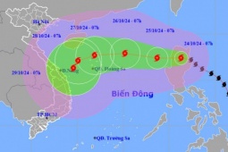 Bão Trà Mi hoành hành dữ dội hướng về Biển Đông, dự kiến mạnh cấp 11 vào bờ biển Việt Nam