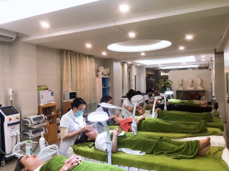 Tiệm làm đẹp hoặc spa là thời gian để thư giãn. Hãy tắt điện thoại hoặc để ở chế độ không làm phiền.
