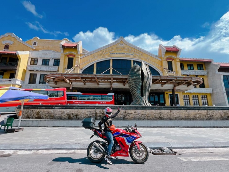 Hoa Hướng Dương cho biết, để đi một hành trình dài như vậy, các bạn phải có tay lái vững, nhiều kinh nghiệm, phản xạ nhanh. Nếu yếu thì không nên tự cầm xe chạy bởi các cung đường rất nhiều hiểm trở.