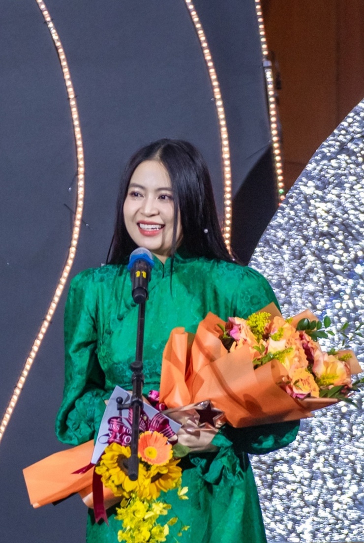 Cuộc sống Hoàng Thùy Linh trước khi tái xuất showbiz