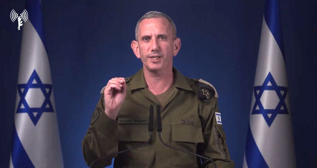 Người phát ngôn Lực lượng Phòng vệ Israel (IDF) Daniel Hagari xuất hiện trong video tuyên bố về vụ tấn công trả đũa nhắm vào Iran - Ảnh cắt từ clip của IDF/X