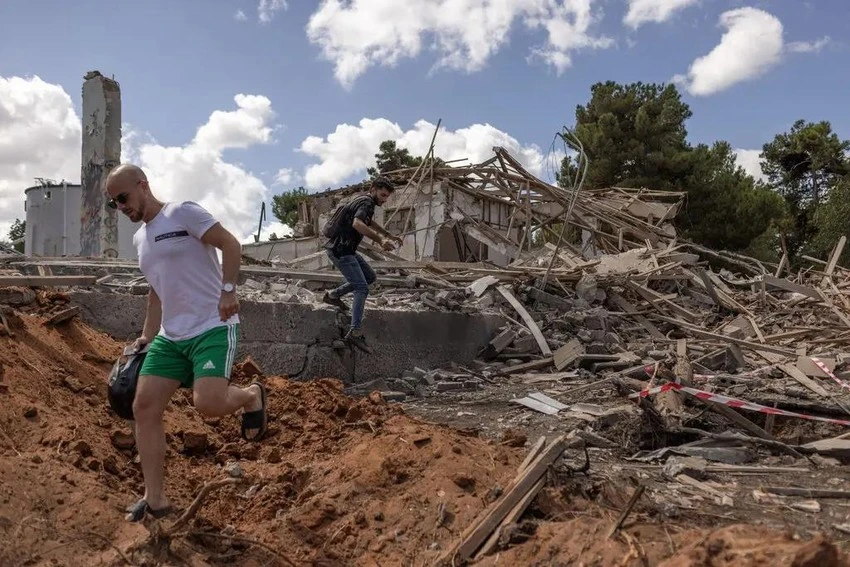 Đến nay, phía Israel vẫn chưa đưa ra thông tin cụ thể về loại vũ khí họ sử dụng để tấn công Iran. Tuy nhiên, The New York Times cho rằng với năng lực hiện tại, lực lượng không quân Israel hoàn toàn có khả năng tham gia cuộc tấn công này. Ảnh: THE NEW YORK TIMES