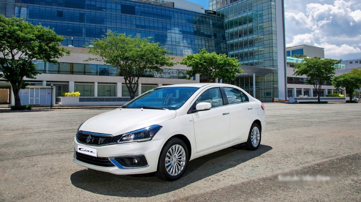 Suzuki Ciaz được trang bị hệ thống an toàn hiện đại, gồm 2 túi khí cho người lái và hành khách phía trước, hệ thống chống bó cứng phanh ABS, phân bổ lực phanh điện tử EBD, hỗ trợ khởi hành ngang dốc, cảm biến lùi và camera lùi.&nbsp;
