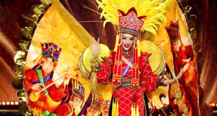 Á hậu 1 Miss Grand Vietnam 2024 - Lê Phan Hạnh Nguyên múa tay uyển chuyển trong trang phục “Điệu hát thần tiên”.