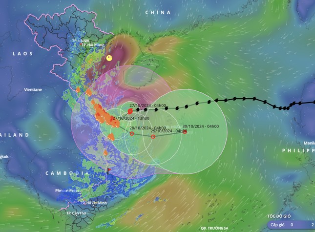 Bão Trà Mi chuẩn bị đổ bộ đất liền miền Trung, đỉnh điểm mưa gió trong ngày và đêm nay