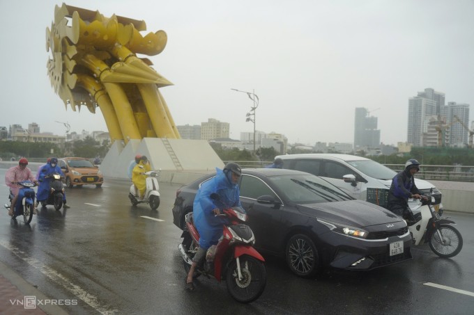 Bão Trà Mi vào Thừa Thiên Huế - Đà Nẵng - 12