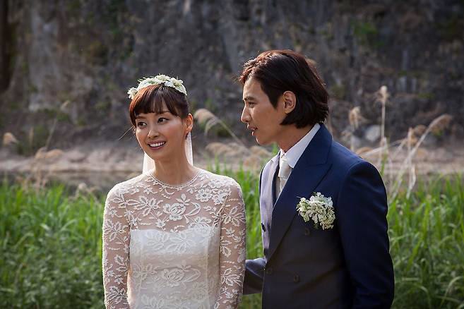 Won Bin và Lee Na Young trong đám cưới năm 2015. Ảnh: Nate