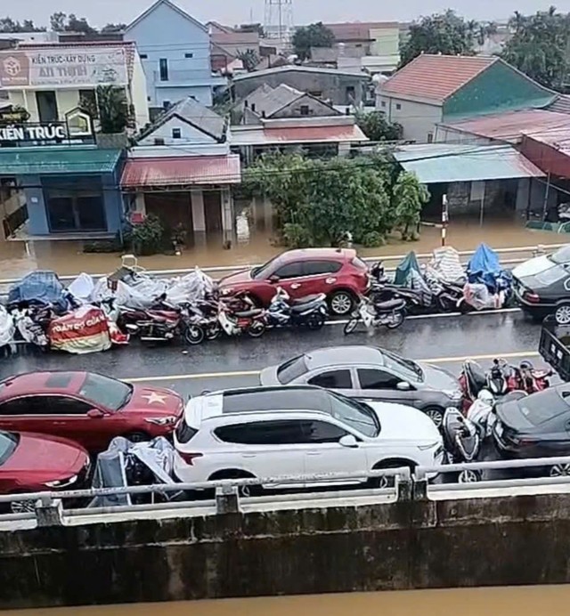 Lũ lớn sau bão số 6 ở Quảng Bình: "Nước lũ lên quá nhanh, không kịp trở tay..." - 9