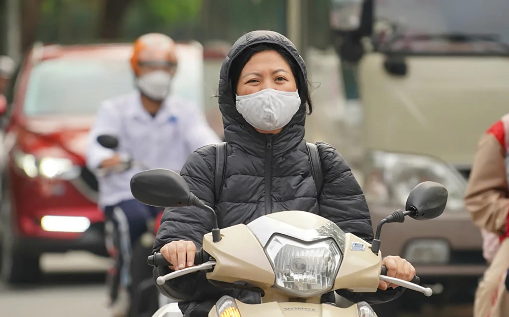 Không khí lạnh tràn về, Hà Nội chìm trong rét ngọt