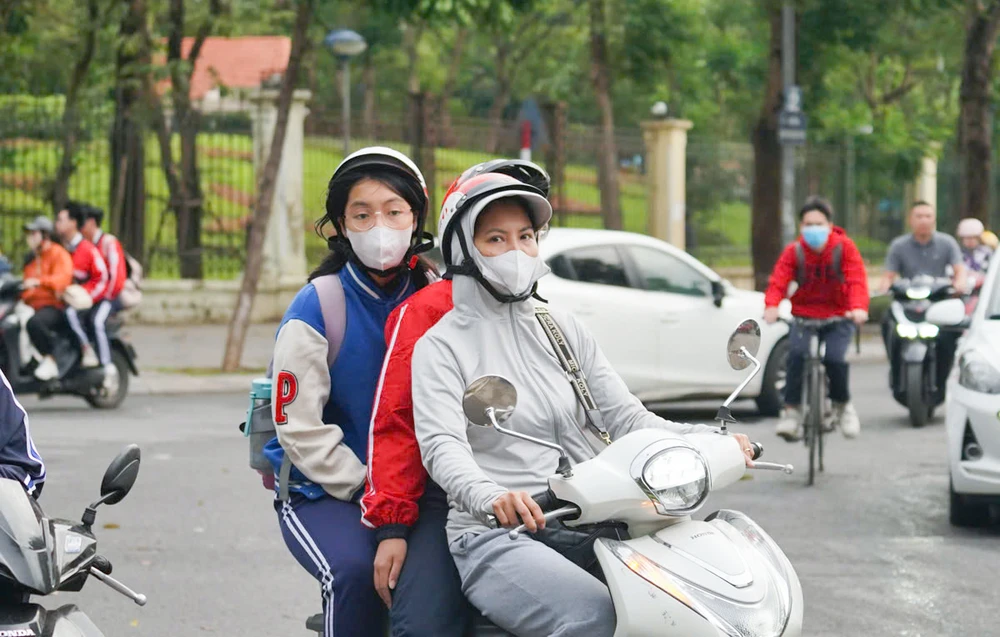 Không khí lạnh tràn về, Hà Nội chìm trong rét ngọt