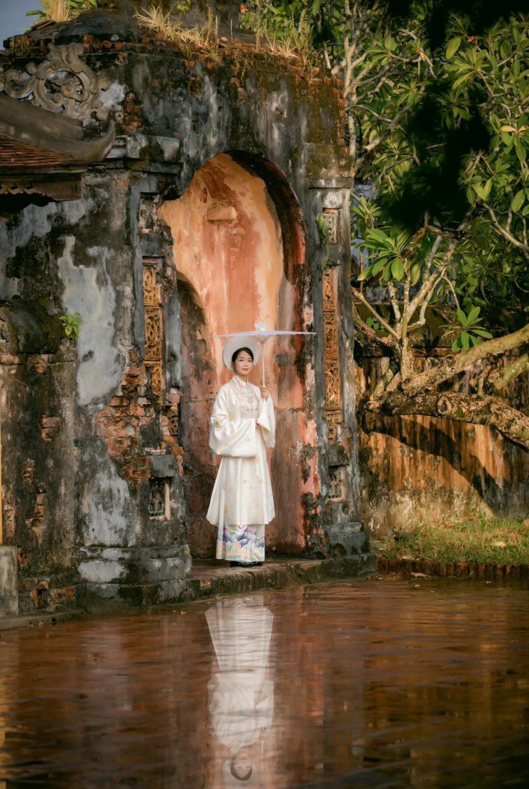 Du khách yêu thích nét cổ kính, nên thơ ở cố đô.