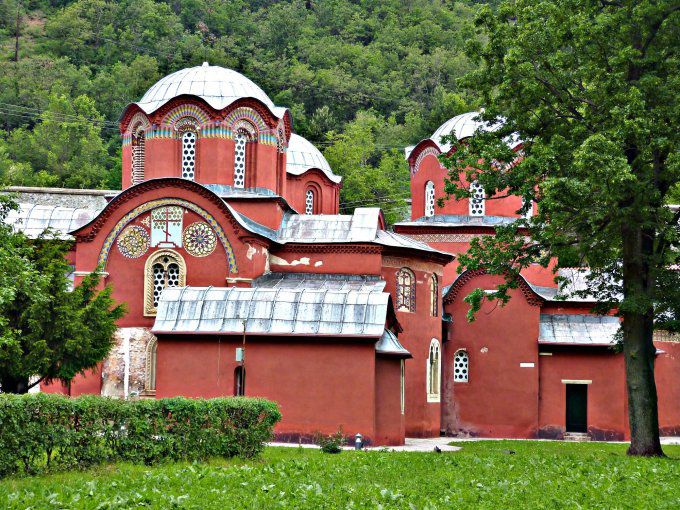 Tu viện Patriarchate of Pec ở Kosovo. Ảnh: Tripadvisor