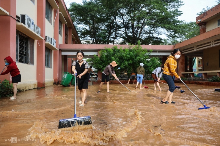 Hậu quả lũ lụt kinh hoàng: Phước Tân oằn mình trong bùn và mất mát