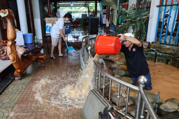 Hậu quả lũ lụt kinh hoàng: Phước Tân oằn mình trong bùn và mất mát