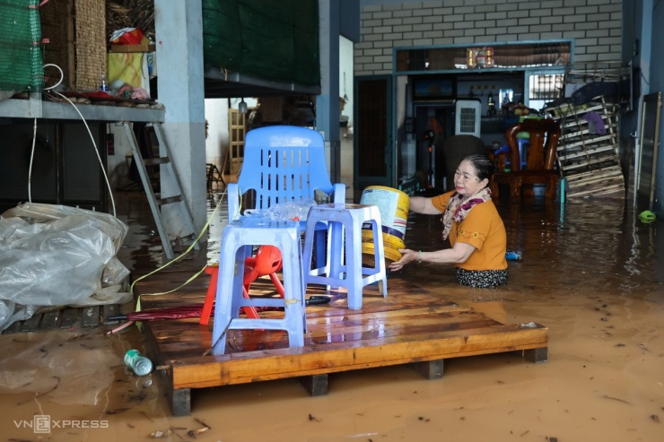 Hậu quả lũ lụt kinh hoàng: Phước Tân oằn mình trong bùn và mất mát