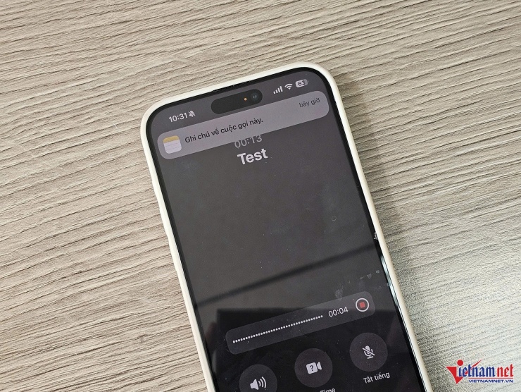 iOS 18.1 mang đến khả năng ghi âm cuộc gọi ngay trên iPhone, không qua ứng dụng thứ ba. Ảnh: Du Lam