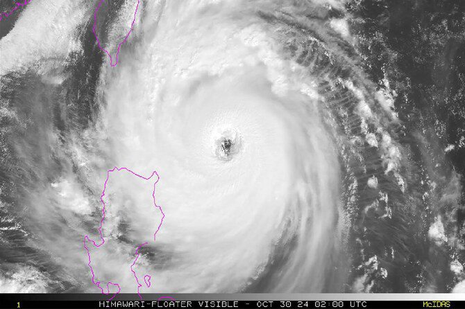 Ảnh vệ tinh cho thấy quy mô của siêu bão Kong-rey. Ảnh: NOAA.