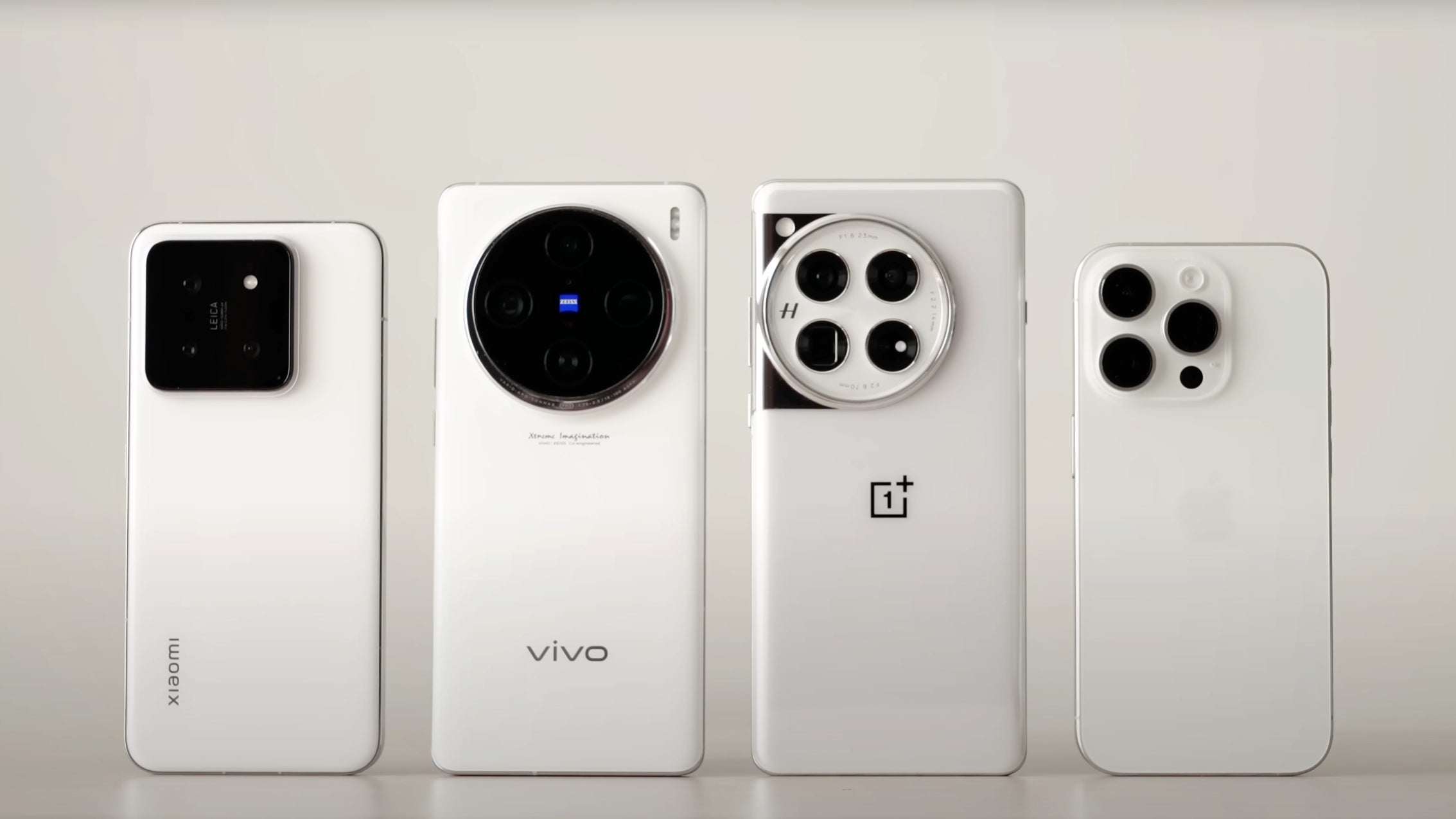 OnePlus 12 khác biệt rõ ràng so với các đối thủ nhờ thiết kế camera.