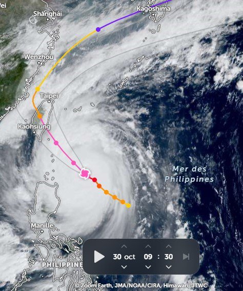 Ảnh vệ tinh chụp siêu bão Kong-rey ngày 30/10. Ảnh: Zoom Earth