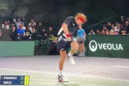 "Kẻ lập dị" Rublev mắng khán giả, tự hành hạ bản thân ở Paris Masters