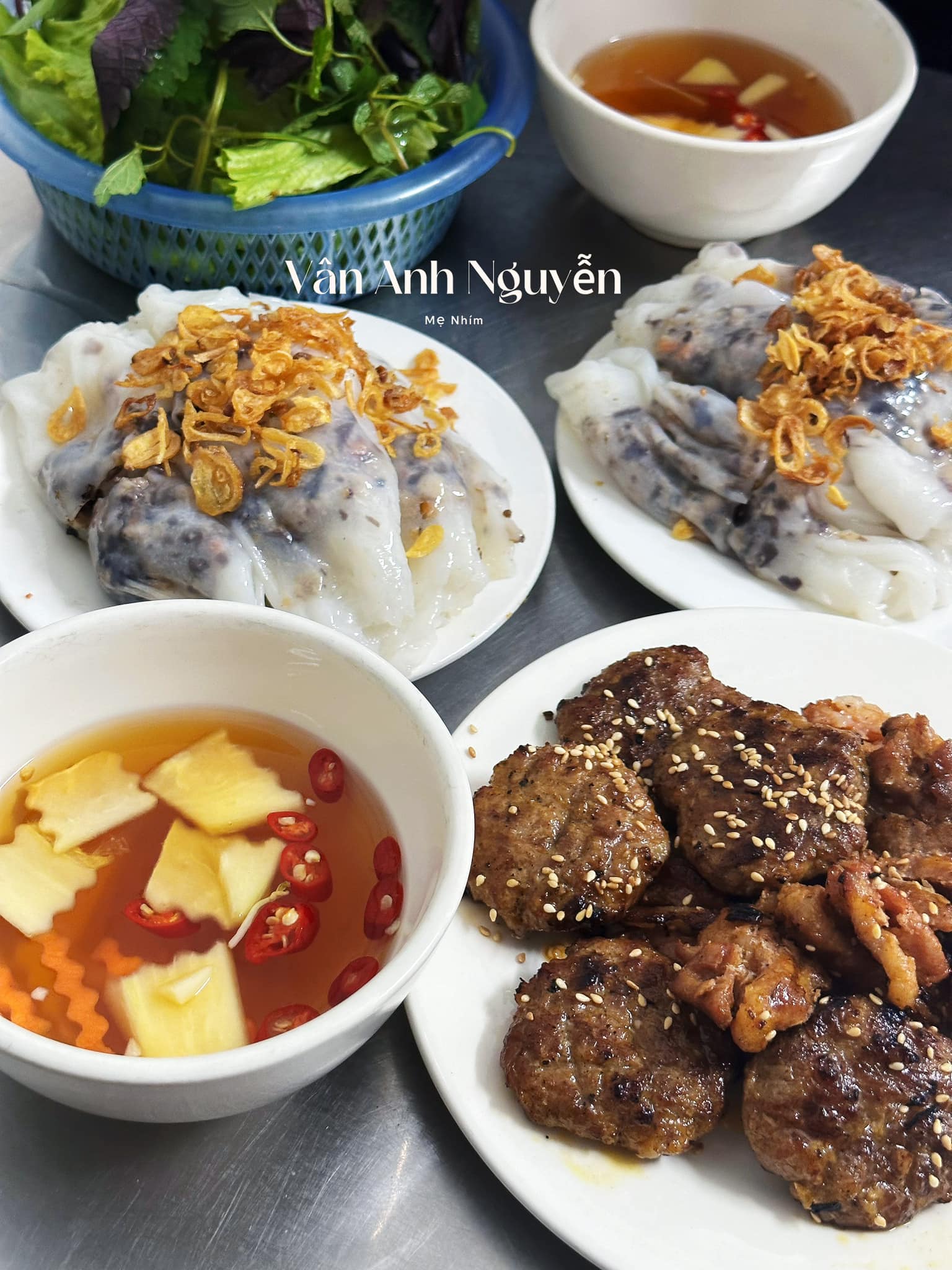 Bánh cuốn chả&nbsp;ngõ Kho Bạc (chợ Hạ Long 1)