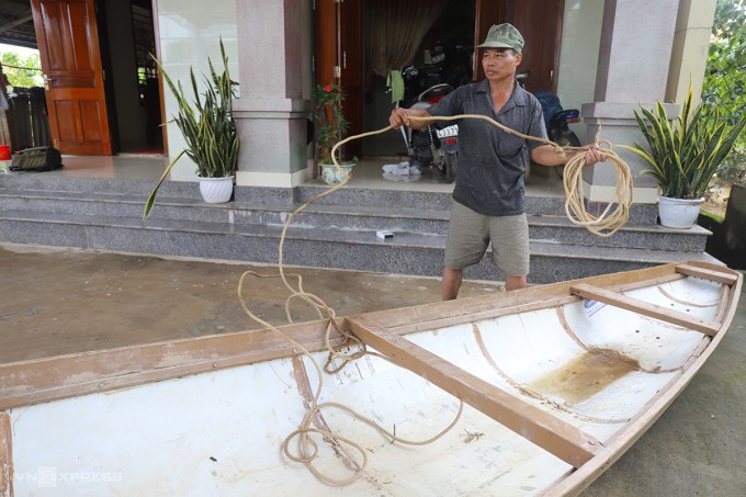 Đêm kinh hoàng bám cột điện giữa lũ: Ông nông dân kỳ diệu thoát nạn